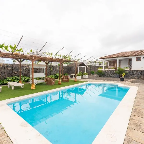Casas Rurales La Tanquera y Las Rosas，位于洛斯雷亚莱霍斯的酒店