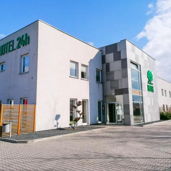 Hotel Platan，位于大波兰地区奥斯特鲁夫的酒店