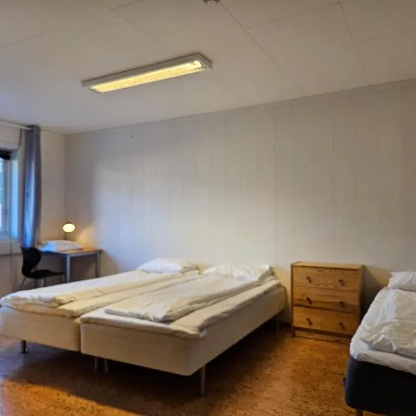 Twin room 207 near Kristiansand，位于维尼斯拉的酒店