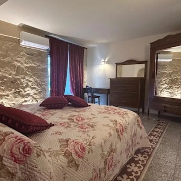 Agira Royal Central Rooms，位于Agira的酒店