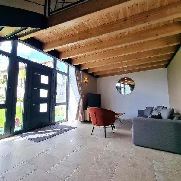 Appartement Duplex les Cerisiers - Bilhac，位于Polignac的酒店