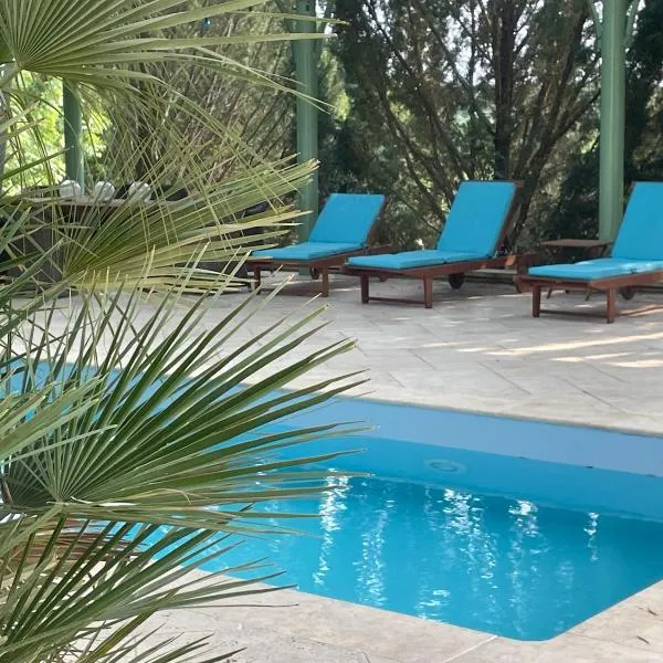 Domaine Spa Perret-Au Calme-Château ArtDéco MasterSuite B&B et-ou Gîte de Charme-À3Mn Giverny-Jardins Monet-Le Vexin-Piscine Été-Parc 3Ha-Aire Enfants-PingPong-Options Dîner-Billard-Massage-Yoga-Coaching-Fitness-Sauna-Hammam-Promo 2Nuits 1HJacuzzi Offerte，位于Sainte-Geneviève-lès-Gasny的酒店
