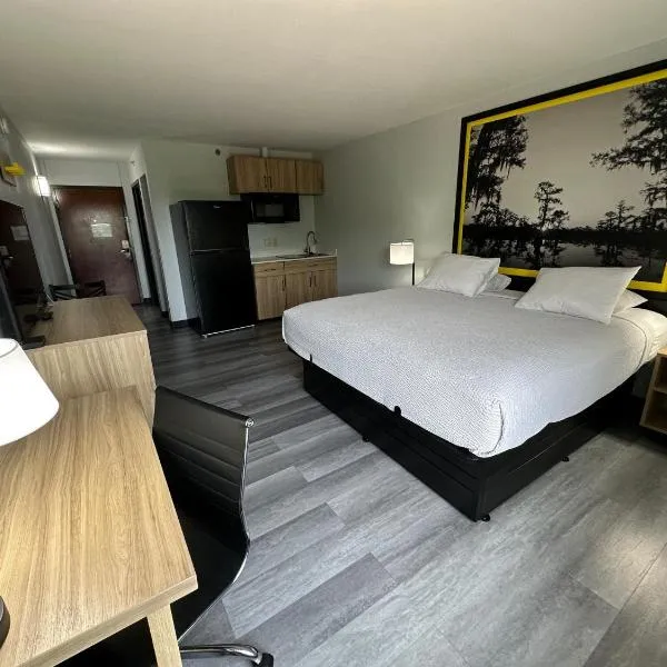 Super 8 by Wyndham Alexandria LA，位于亚历山德里亚的酒店