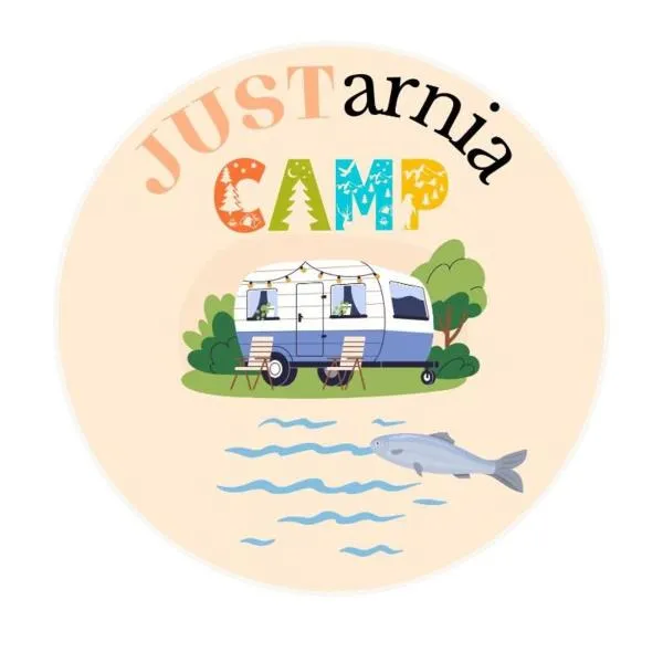 JustarniaCamp Przyczepa 5 osobowa，位于亚斯塔尔尼亚的酒店