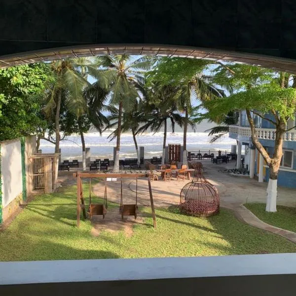 KorKoCove Beachfront Suites，位于阿克拉的酒店