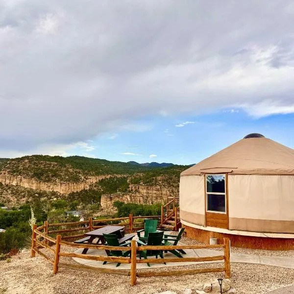 Yurt Overlook #7 with AC and Private Bath 2 Kings，位于奥德维尔的酒店