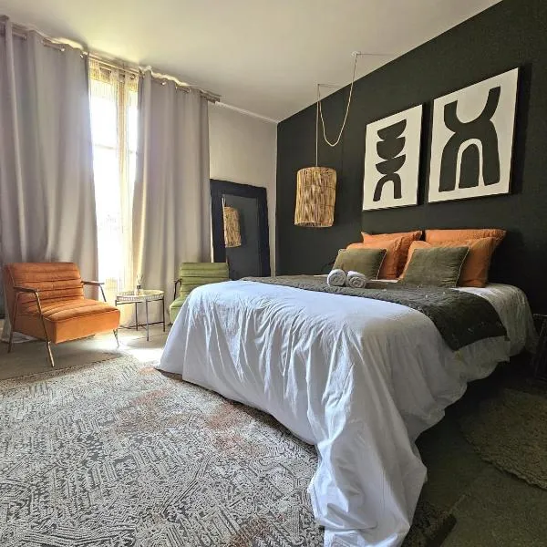La Maison de Lyna - Suites de charme intra-muros avec parking & autonomie，位于艾格-莫尔特的酒店