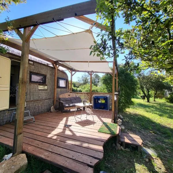 Petit Vessas naturestay，位于Roquebrun的酒店