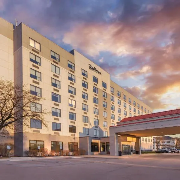 Radisson Hotel Detroit Metro Airport,位于罗缪勒斯的酒店