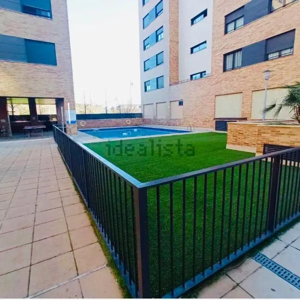 La Puerta de Logroño, con piscina y garaje!，位于洛格罗尼奥的酒店