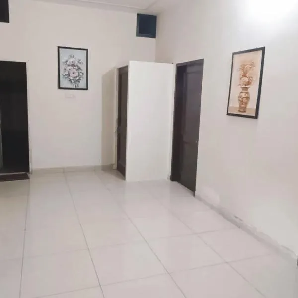 Super OYO 87047 Blossom inn，位于伯蒂亚拉的酒店