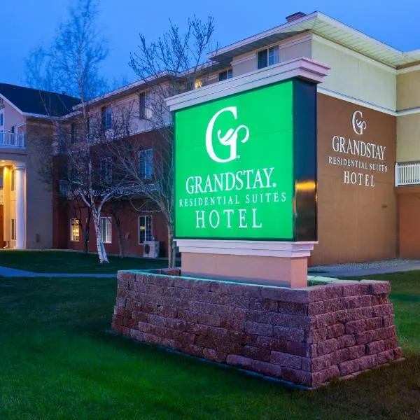 格兰德斯戴住宿套房酒店，位于圣克劳德的酒店