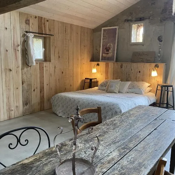 Le logis de la Grange aux Gîtes de l'Etang des Noues,，位于绍莱的酒店