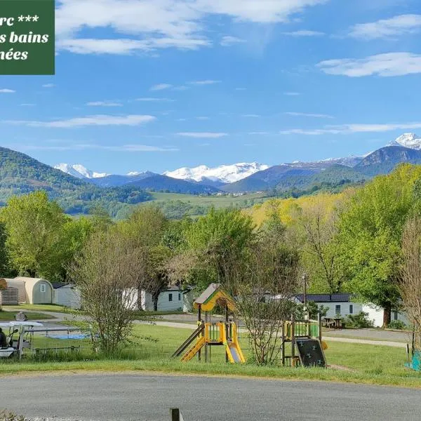 Camping Parc d'Audinac les Bains 3 étoiles - Piscine chauffée - Vue montagne，位于圣吉隆的酒店