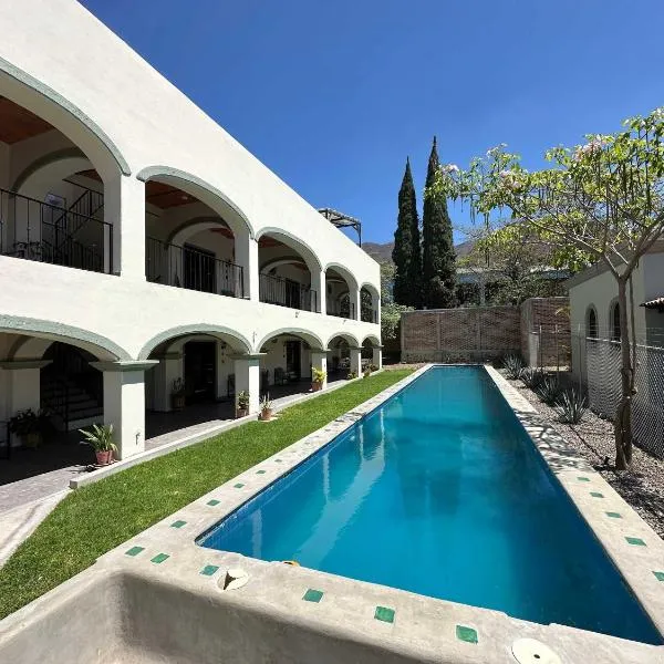 Serene Oasis Studio - Outdoor Salt Water Pool，位于阿吉吉克的酒店