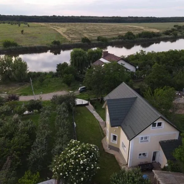 Family home, near therme/airport/ lake, Balotesti，位于Căciulaţi的酒店