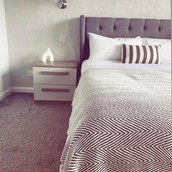 Malva - Modern 2 Bedroom Bungalow in Wick Sleeps 4 with private parking - NC500 Route，位于威克的酒店