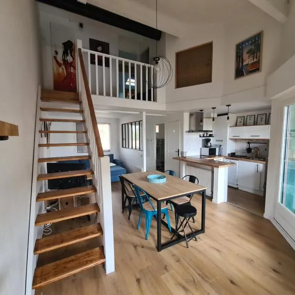 Duplex au cœur du bourg à 10 minutes de la plage，位于比斯卡罗斯的酒店