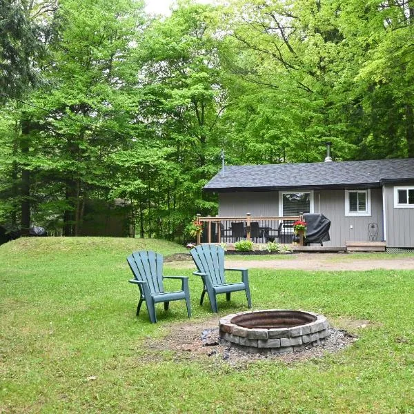 Muskoka Manor STR-2025-168，位于Dwight的酒店