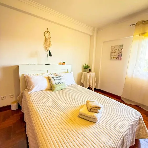 Superhost Stay Garden View Double Room near Lisbon and Beaches，位于克洛伊奥斯的酒店