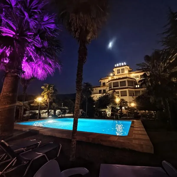 Hotel Palma，位于吉诺卡斯特的酒店