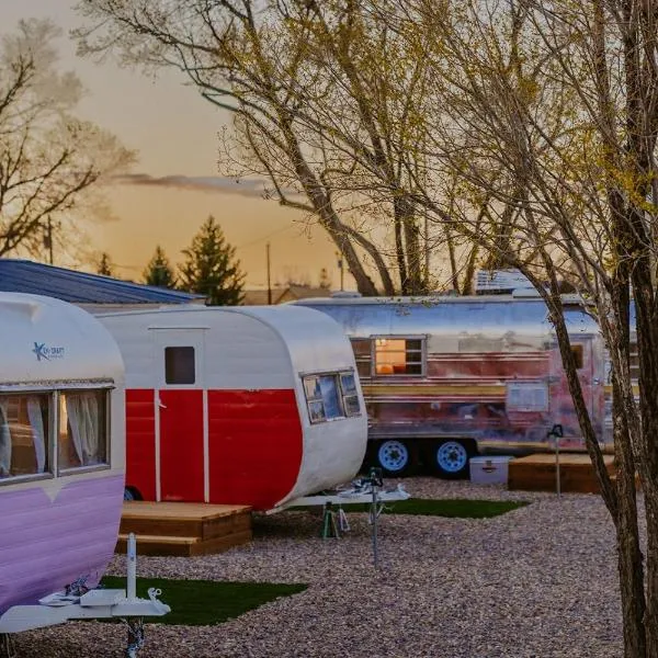 Nettie's Vintage Trailer Resort，位于潘圭奇的酒店