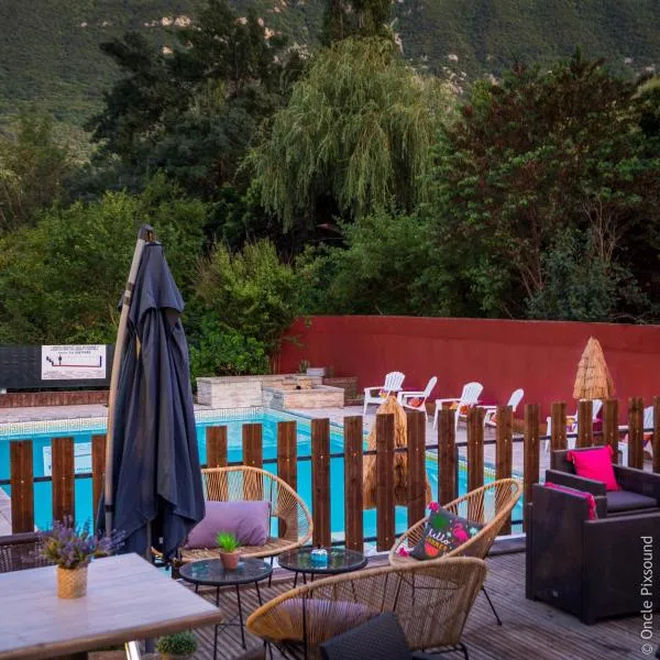 Camping Domaine de la GAUTIERE，位于La Penne-sur-lʼOuvèze的酒店