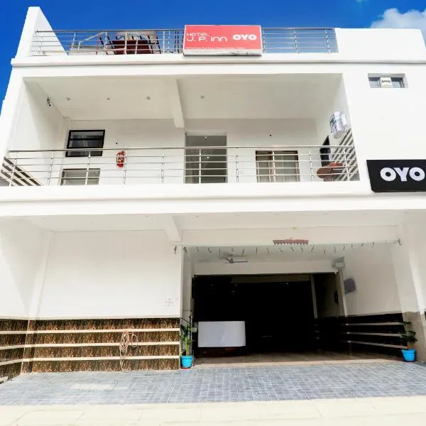 Super Hotel O JP INN，位于戈勒克布尔的酒店