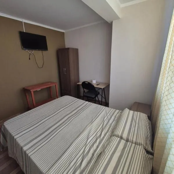 Habitación doble privada en Talara Centro，位于塔拉拉的酒店