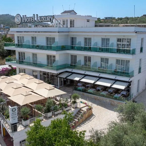 Hotel Luxury，位于卡萨米尔的酒店