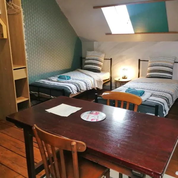 SUITE DE LA FONTAINE Café de la mairie，位于Gommenecʼh的酒店