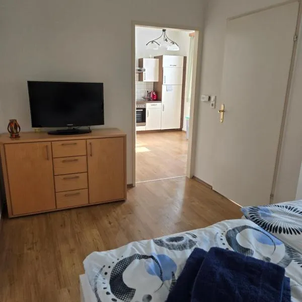 Ferienwohnung nähe Red Bull Ring mit eingezäunten Garten，位于尤登堡的酒店