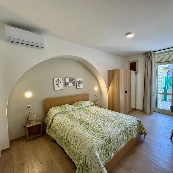 Cassandra Rooms，位于萨普里的酒店