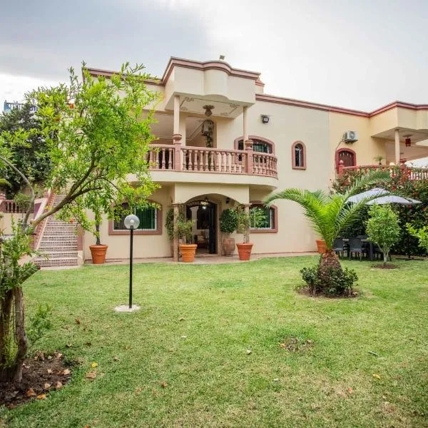 Luxurious, spacious, and family villa，位于米迪克的酒店