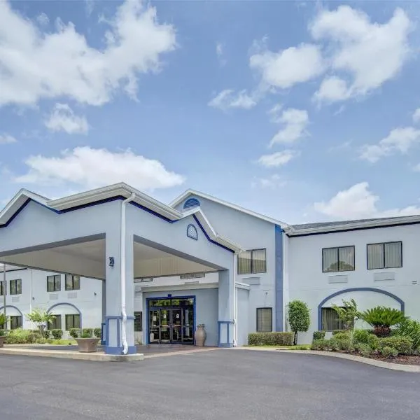 贝斯特韦斯特奥普酒店，位于Opp的酒店