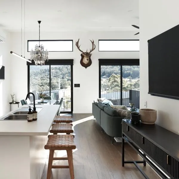 PISTE LUXURY CHALET - THE PETITE - Oaks Lake Crackenback Resort，位于克拉肯巴克的酒店