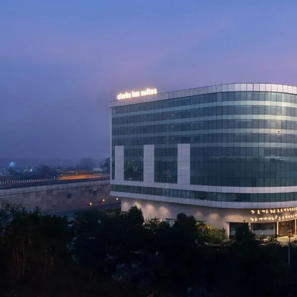Clarks Inn Suites Hyderabad Airport，位于海得拉巴的酒店