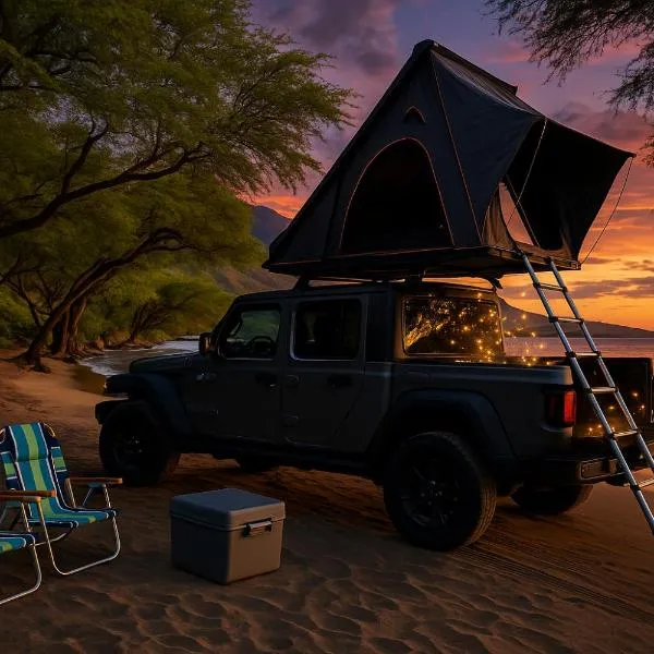 Embark on a journey through Maui with Aloha Glamp's jeep and rooftop tent allows you to discover diverse campgrounds, unveiling the island's beauty from unique perspectives each day，位于帕依亚的酒店