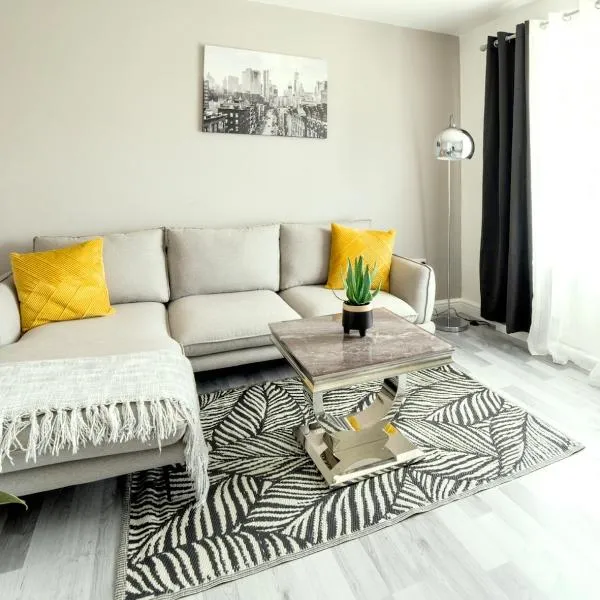 Stunning Lux 3 Bedroom home Priv Parking in Birmingham，位于Kings Norton的酒店