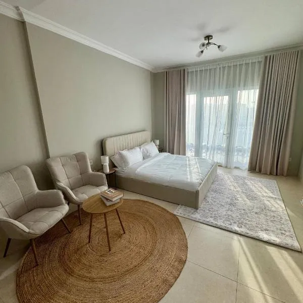 Yas Island Studio Golf Escape，位于阿布扎比的酒店