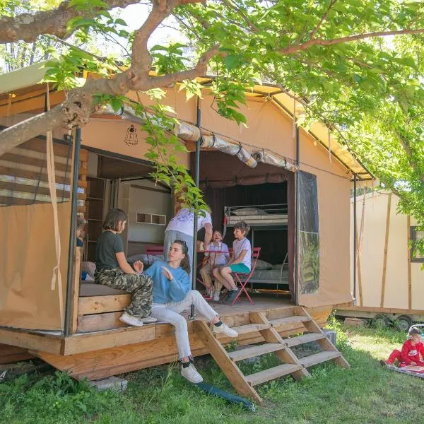 Camping Onlycamp Les Vailhés，位于洛代夫的酒店