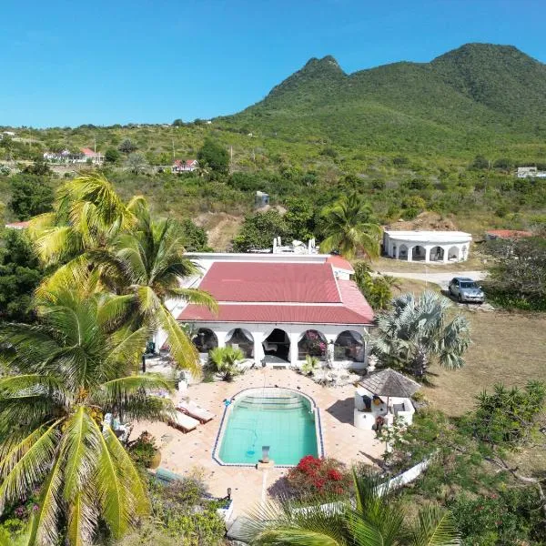 The Beach House and 2 appartments for full or separate rental, all with pool and private beach，位于奥拉涅斯塔德的酒店