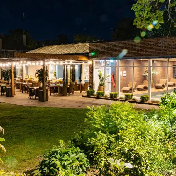 David Lloyd Wickwoods，位于Albourne的酒店