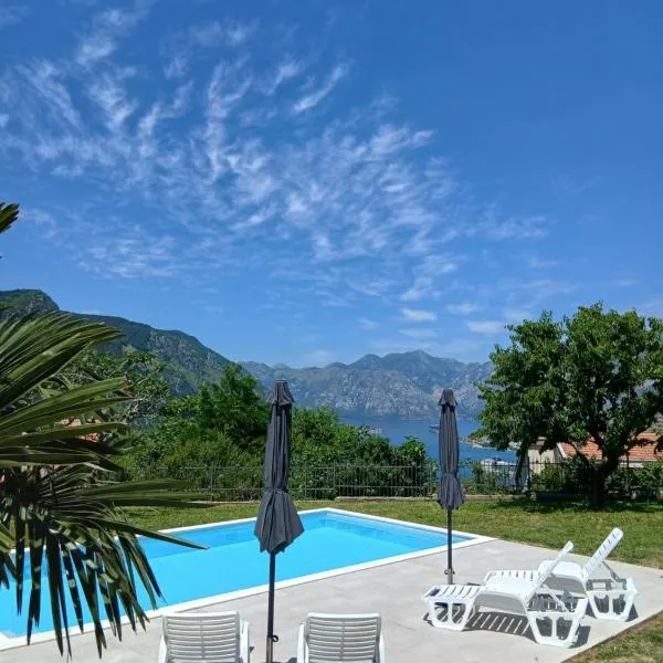 Apartments Orizzonte with beautiful view of the bay，位于科托尔的酒店