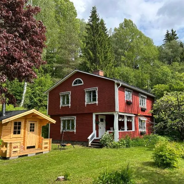 Charmig villa med bastu och snabbt wifi，位于Långav的酒店