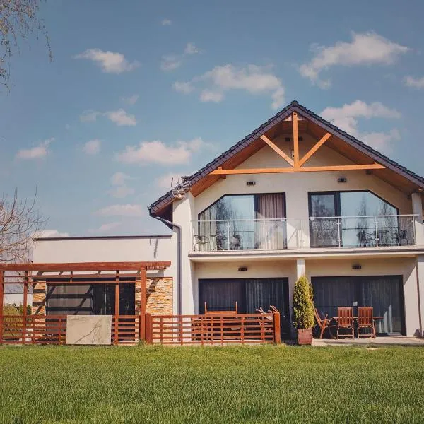Beztroska Zatoka - agroturystyka Jacuzzi & Sauna，位于Połajewo的酒店