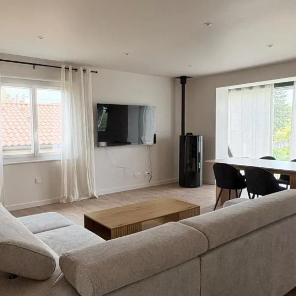 Appartement 3 chambres avec jardin et garage，位于朗戈涅的酒店