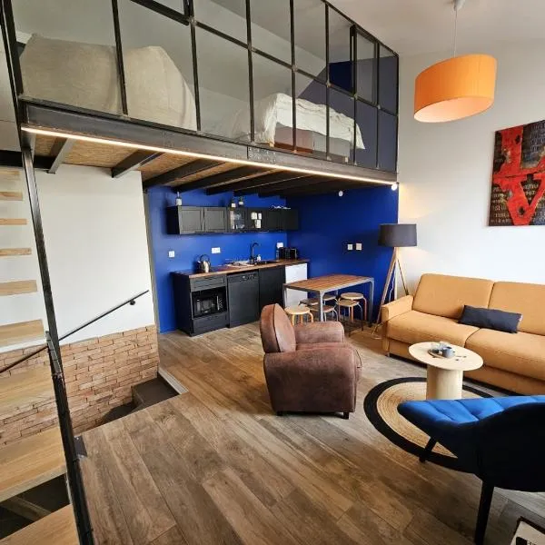 Le Loft de Genas - la Bastide, le Chalet, le Loft, le Mas, la Paillote，位于热纳的酒店