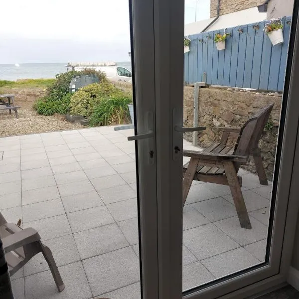 The Beach House Annalong Cosy beachview cottage，位于安纳隆的酒店