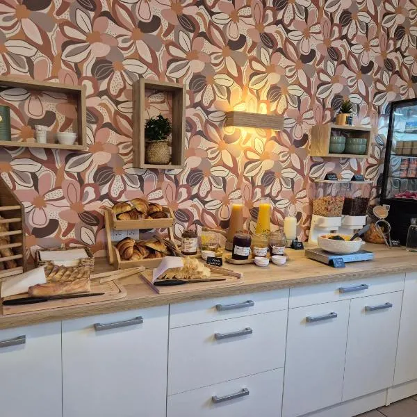 Cit'Hôtel Le Quai 9 , ex Le Challans，位于沙朗的酒店